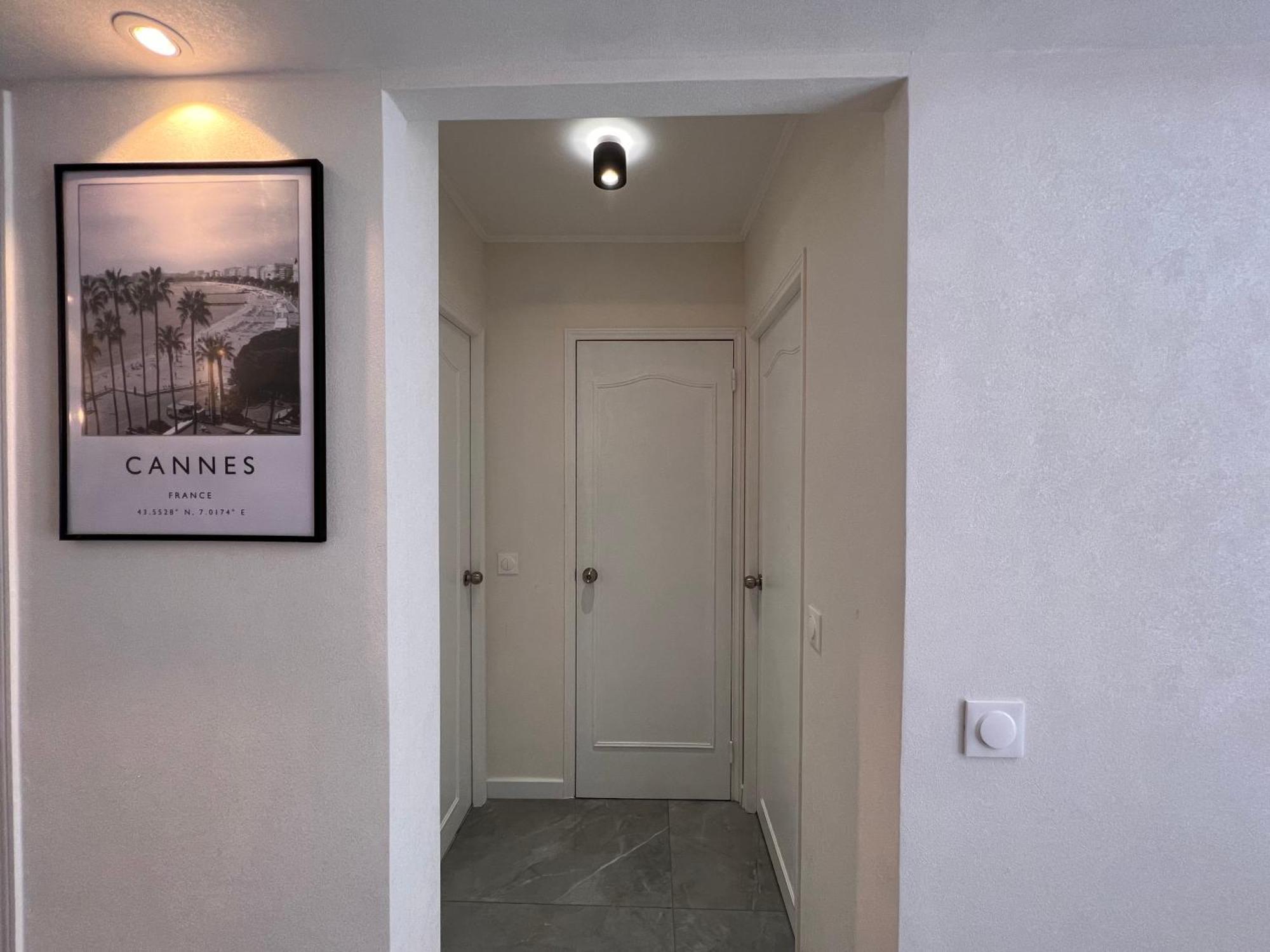 Apartment Les Arenes - Centre, 2 Pieces Recemment Renove De 45 M2 Avec Sa Terrasse De 10 M2 Cannes