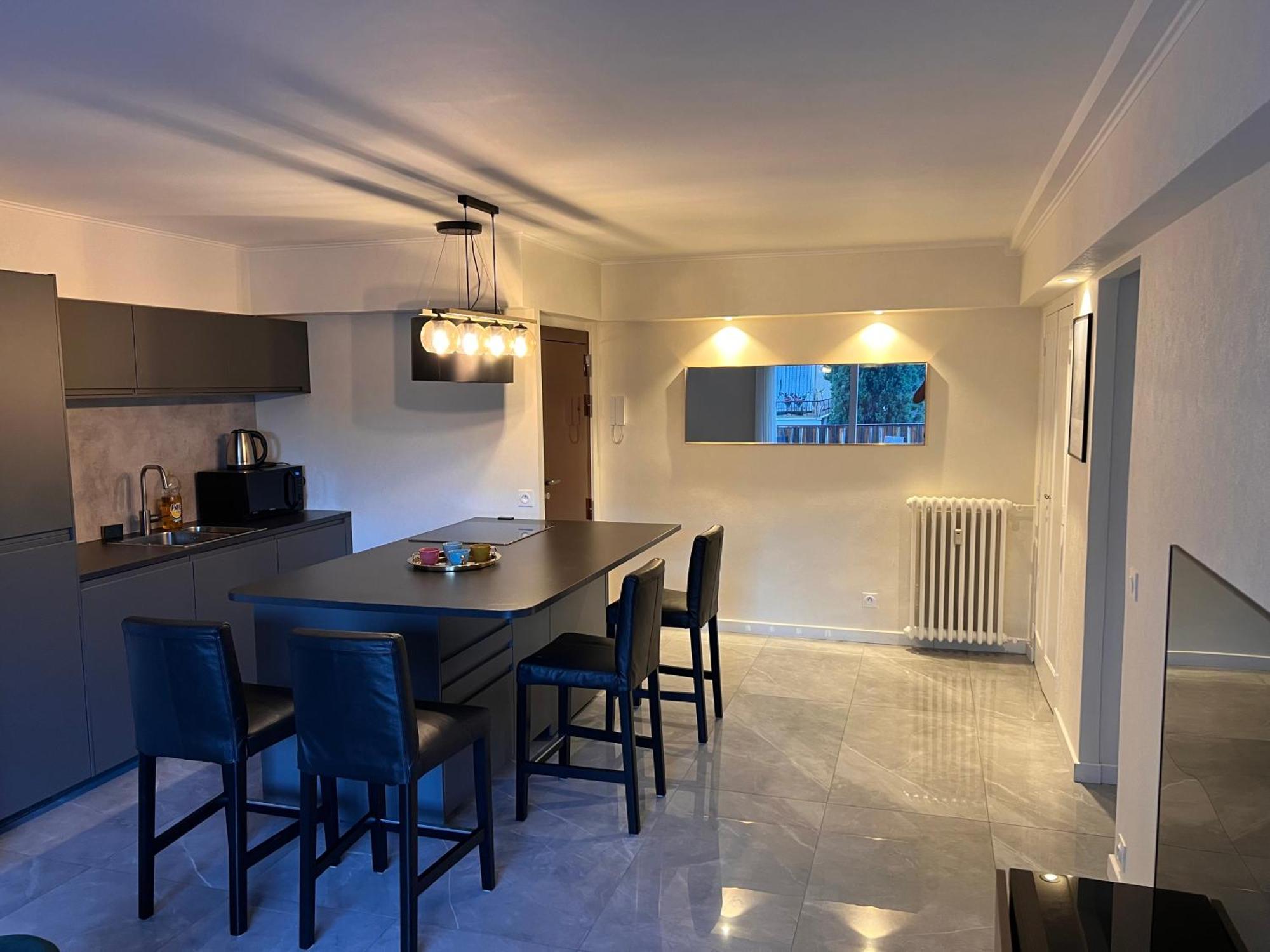 Apartment Les Arenes - Centre, 2 Pieces Recemment Renove De 45 M2 Avec Sa Terrasse De 10 M2